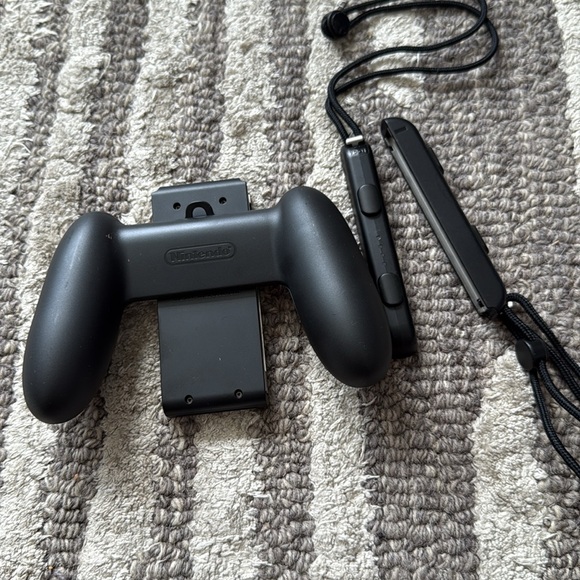 Nintendo Switch Console, Game, Extra Controllers - Picture 9 of 11